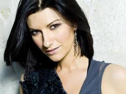 Laura Pausini in concerto a Verona, grande successo per la cantante che replica stasera