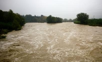 Maltempo nelle Marche, esonda il fiume Cesano: un morto