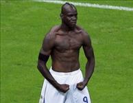 Mario Balotelli accusato di razzismo e antisemitismo per una foto su Instagram