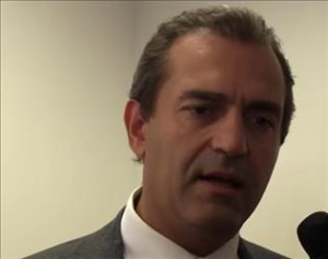 Luigi De Magistris sospeso dalla carica di sindaco di Napoli, ma promette battaglia