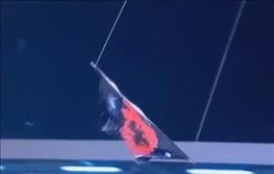 Serbia-Albania, drone sorvola lo stadio con la bandiera pro Kosovo: incidenti e partita sospesa [VIDEO]