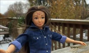 Usa, arriva la bambola anti-Barbie con ciccia e brufoli [VIDEO]