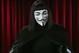 Londra, scontri tra i manifestanti di Anonymous e la polizia nella notte della "congiura delle polveri"