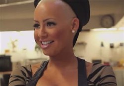 Amber Rose, foto e scatti mozzafiato su Instagram dopo la rottura col marito rap Wiz Khalifa  