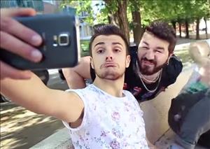 Selfie, se ne posti tanti in una giornata forse sei psicopatico