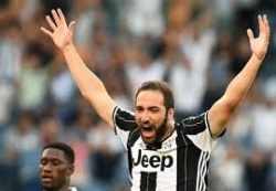 Higuain frattura mano