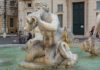 Si bagna nuda fontana piazza navona