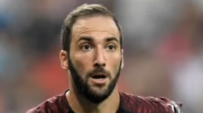 Pipita fischi al San Paolo Napoli