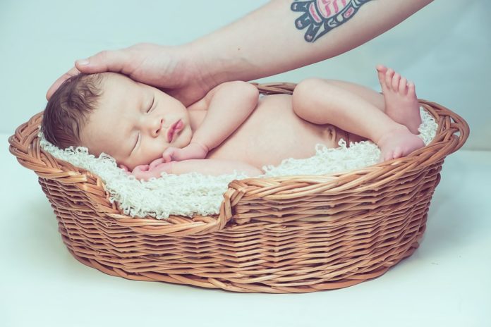 Carezza neonato effetto analgesico