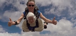 Irene Ochia super nonna nuovo record paracadute