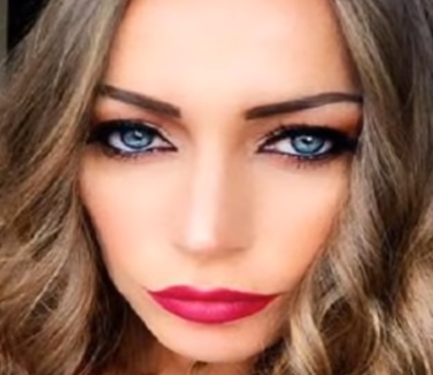 Karina Cascella selfie Instagram