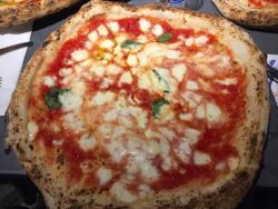 Sorbillo pizzeria bomba