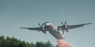 Aereo prende fuoco durante atterraggio d'emergenza