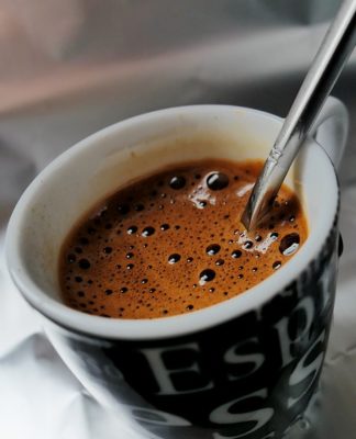 mette lsd caffè colleghi
