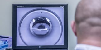 Anziano sta per morire a dirgielo è un robot