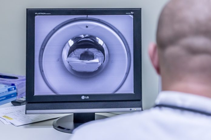 Anziano sta per morire a dirgielo è un robot