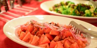 Ristorante chiude clienti mangiano tutto