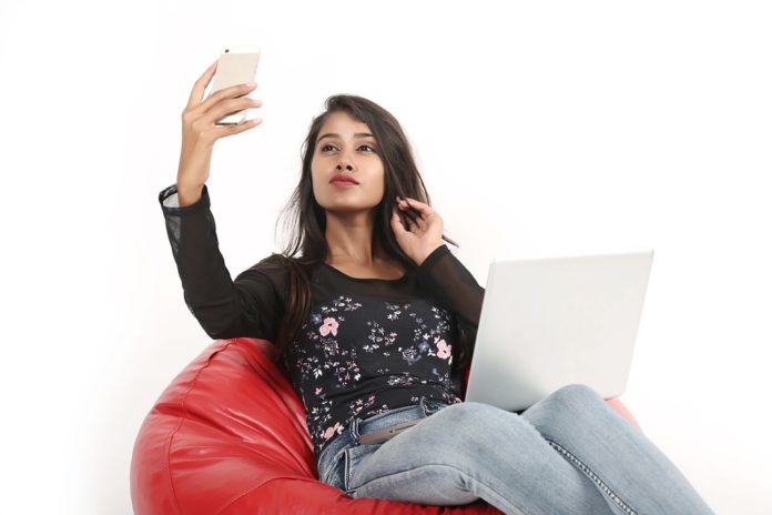 Serxting moda pericolosa foto video online sempre più diffusa tra gli adolescenti