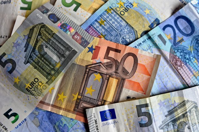 Misterioso benefattore regala soldi paesino Spagna