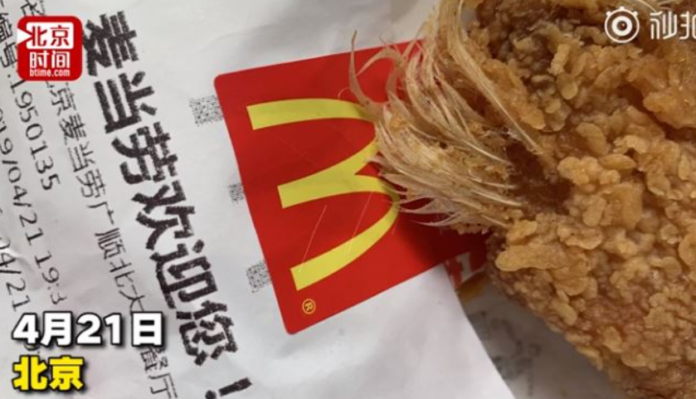 Scoperta rivoltante nel piatto fast food