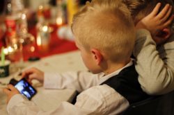 Bambini smartphone linee guida Oms
