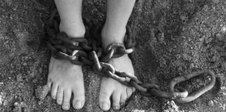 Figli incatenati per anni casa degli orrori