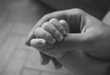 Nata prematura viene adottata dall'infemiera
