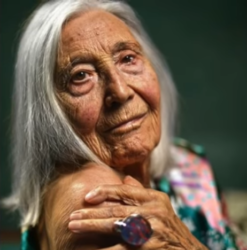 NonnaLicia modela a 89 anni