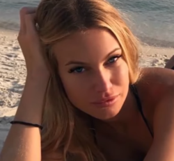 Taylor Mega modella