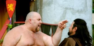 Uomo con le maniglie del'amore nuovo modello