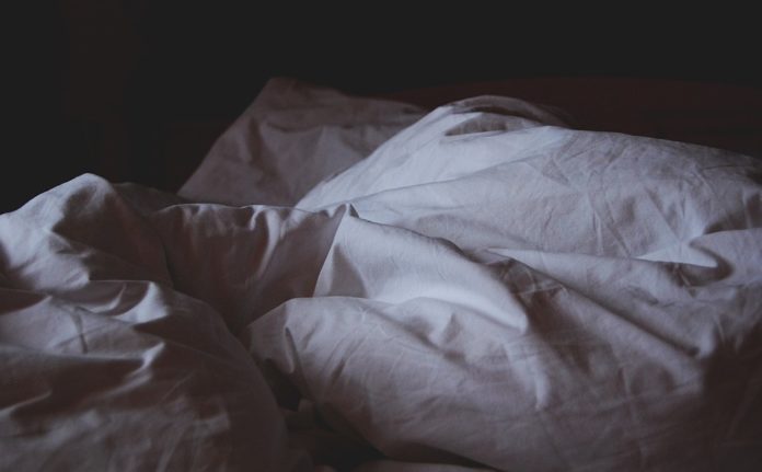 Lenzuola acari, batteri e virus
