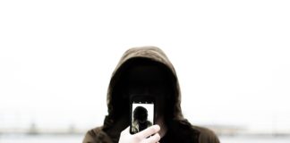 Adolescente selfie con la pistola