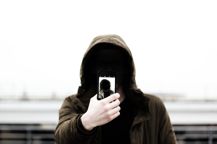 Adolescente selfie con la pistola