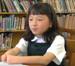 Bambina senza mani vince concorso di calligrafia
