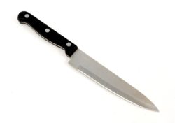 Uccide figlia con coltello cucina
