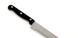 Uccide figlia con coltello cucina