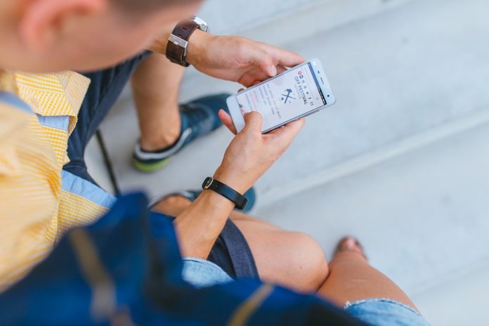 Ragazzo cinese si amputa mano per curare dipendenza web