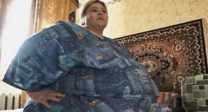 Donna tropo grasa vicini preoccupati
