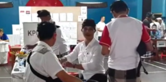 Scrutatori muoiono per super lavoro in Indonesia