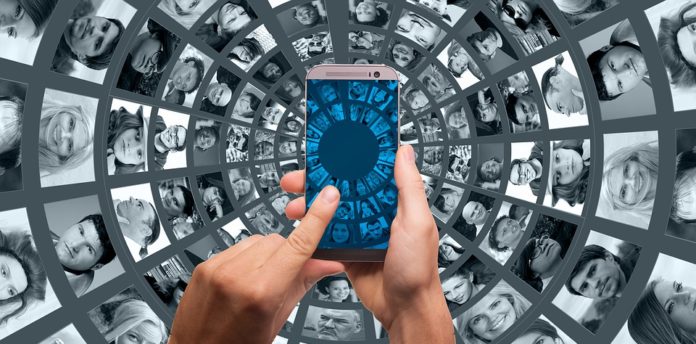 Chiede al vicino di farsi ampuitare per guadagnare dalla pubblicazione del vdeo in rete