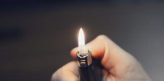 Accendino fuoco