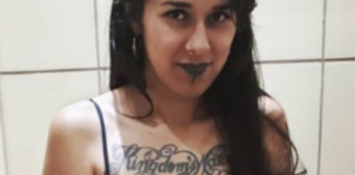 Foto mentre fa pipì