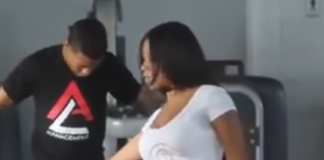 Modella tocca uomini parti intime