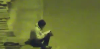 Perù filantropo paga le spese a ragazzo che studia sotto un lampione