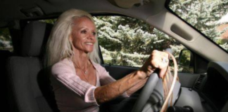 Donna unghie più lunghe del mondo