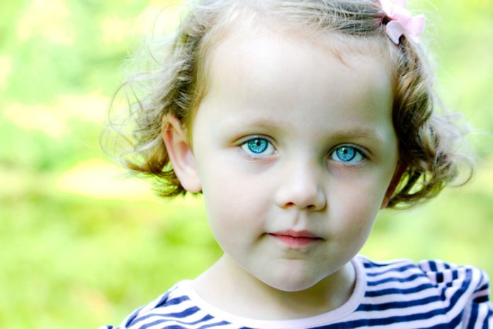 Bambina indaco